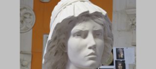 Statue de Charlotte CORDAY Statue de Charlotte CORDAY